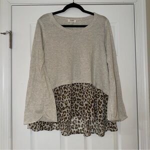 Umgee Light Gray Blouse with Leopard Print Hem